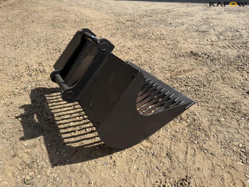 Shaker bucket with S60 hitch 5