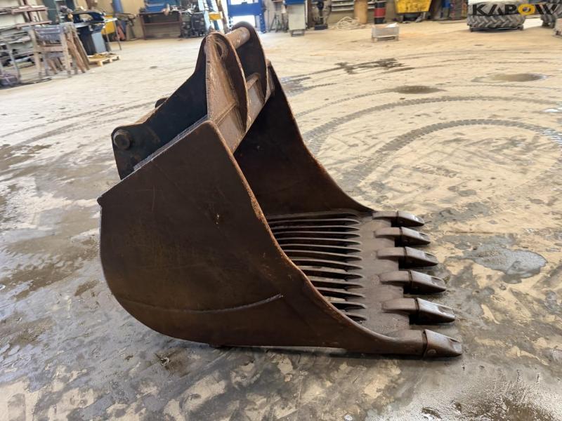 Shaker bucket with S70 hitch 4