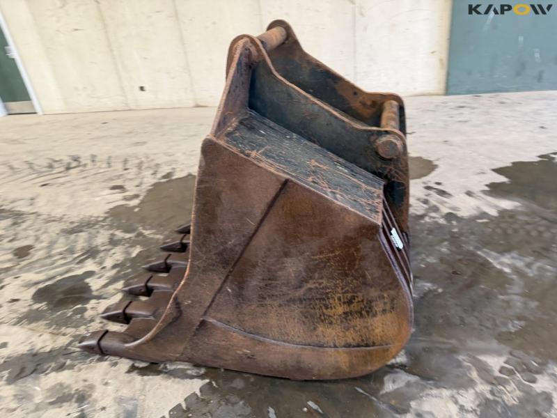 Shaker bucket with S70 hitch 8