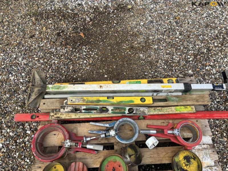 Pipe cutter, spirit level and cup drill 14