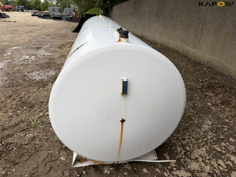 Roug 4000 liter diesel tank 7