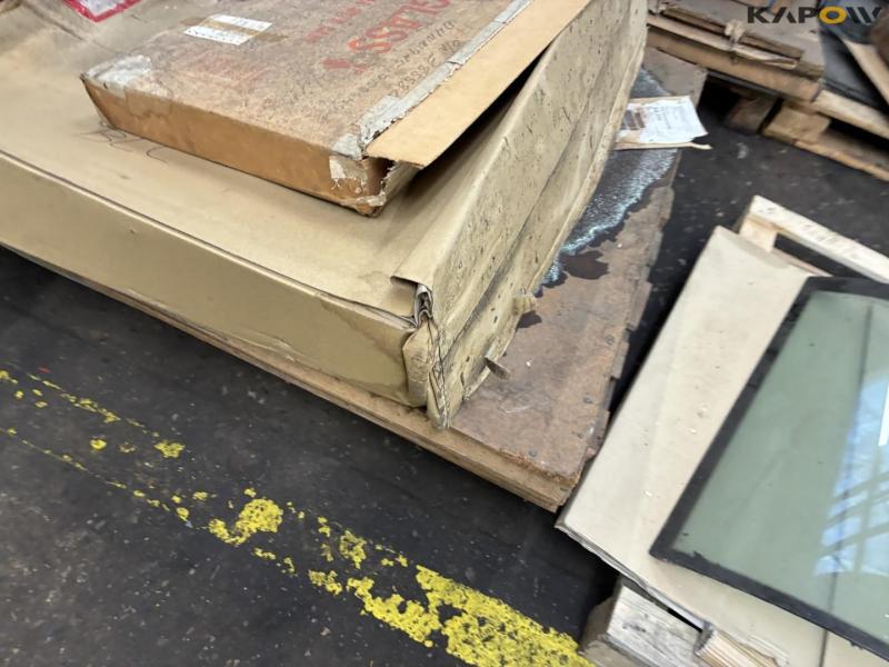 Window glass for machines 70