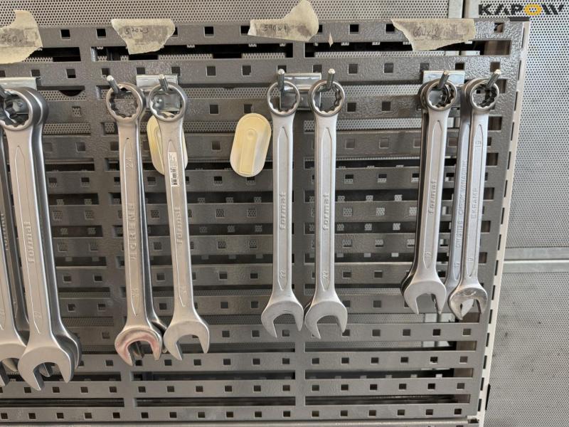 Rolling wall with tools 7