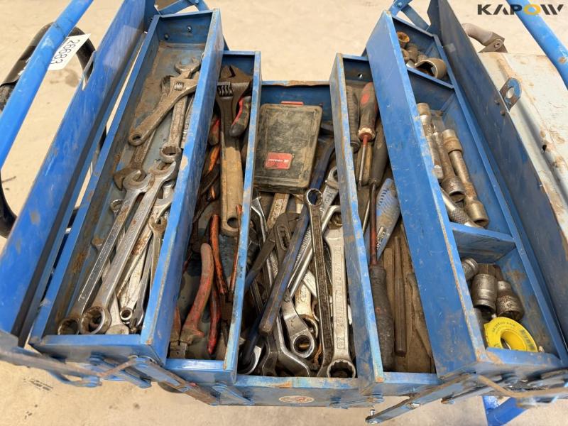 Trolley with tools 12