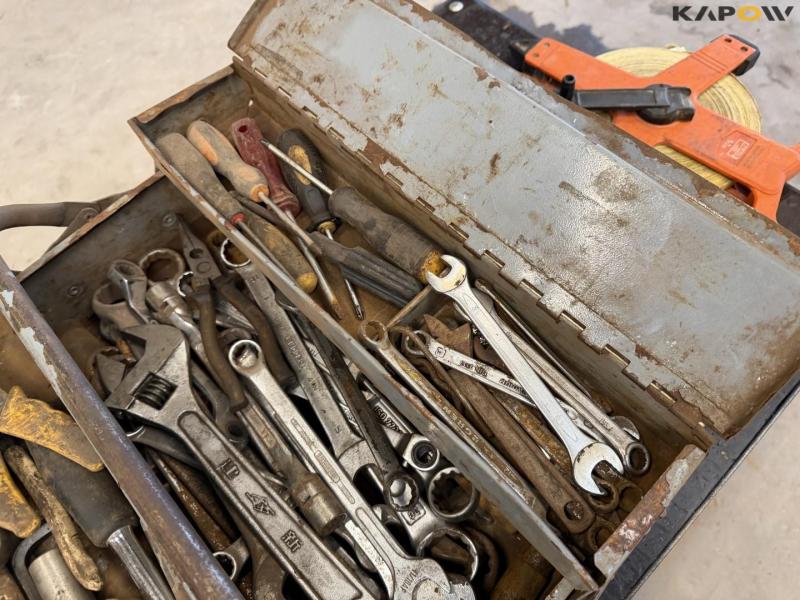 Trolley with tools 18