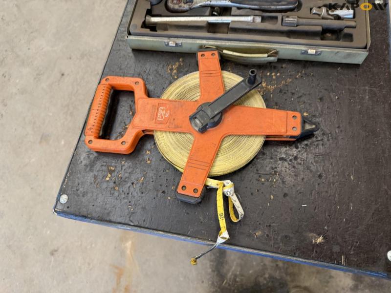 Trolley with tools 22