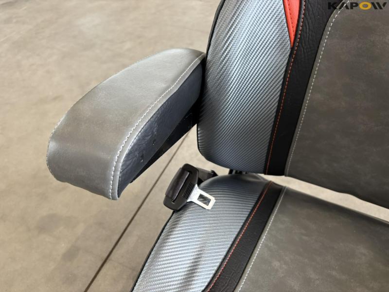 Seat with armrests - new 12