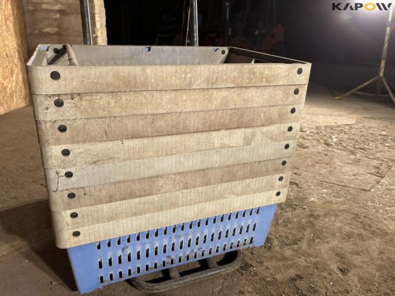 Sack cart with plastic box 8