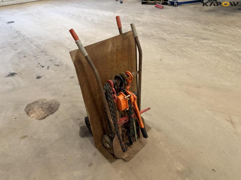 Sack trucks, chains and hoists 3