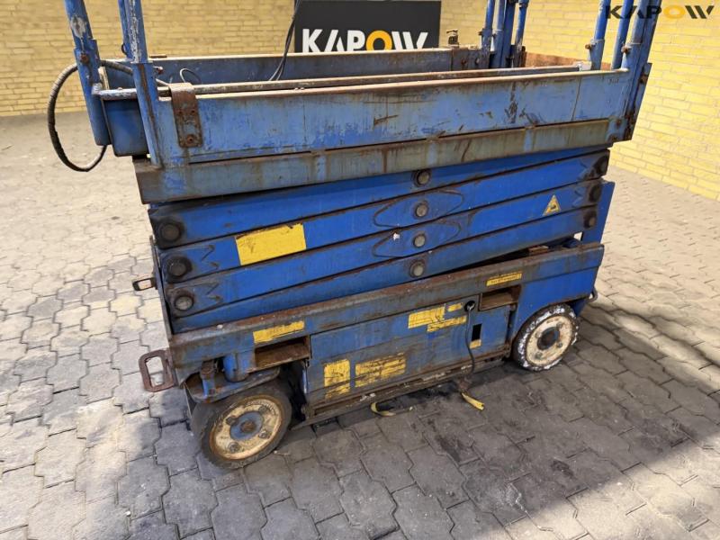 Scissor lift 9