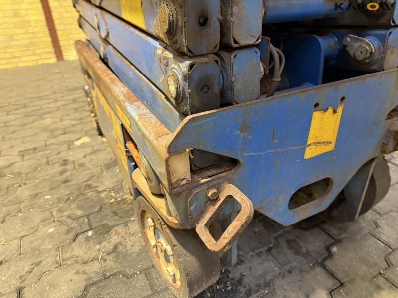 Scissor lift 15