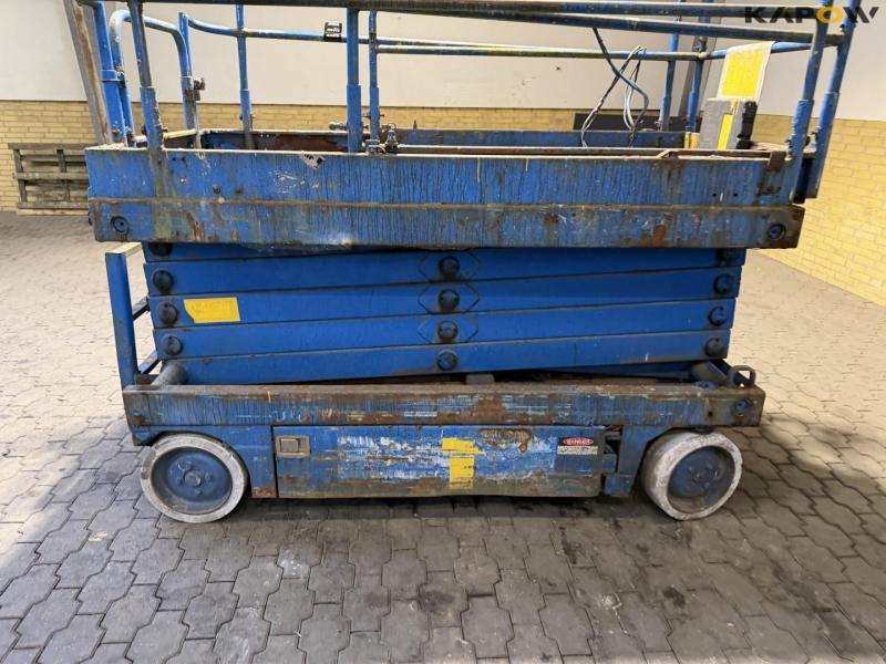 Scissor lift 9