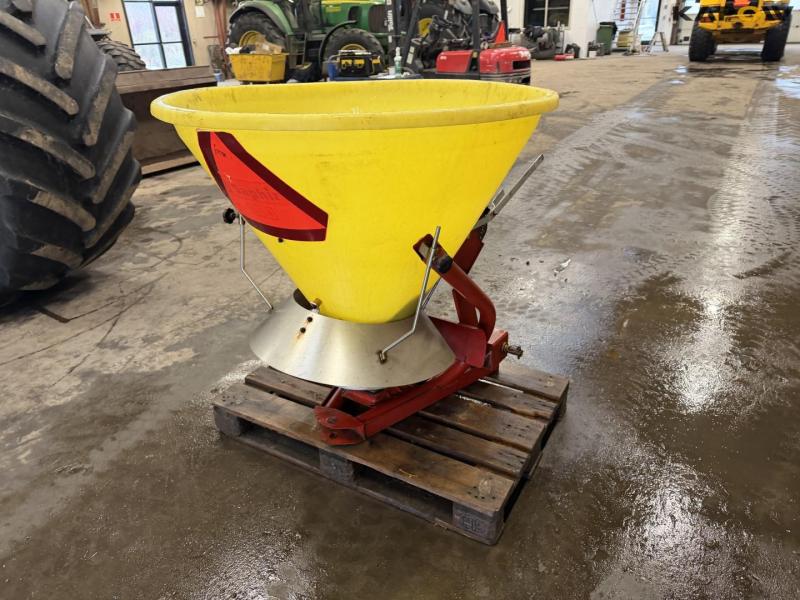 Salt/fertilizer spreader 5