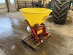 Salt/fertilizer spreader 3