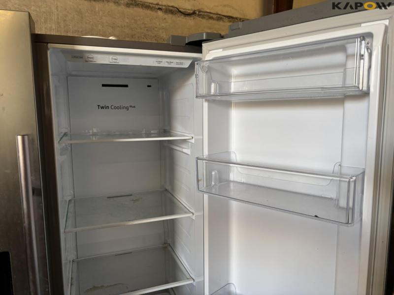 Samsung fridge freezer with ice maker 15