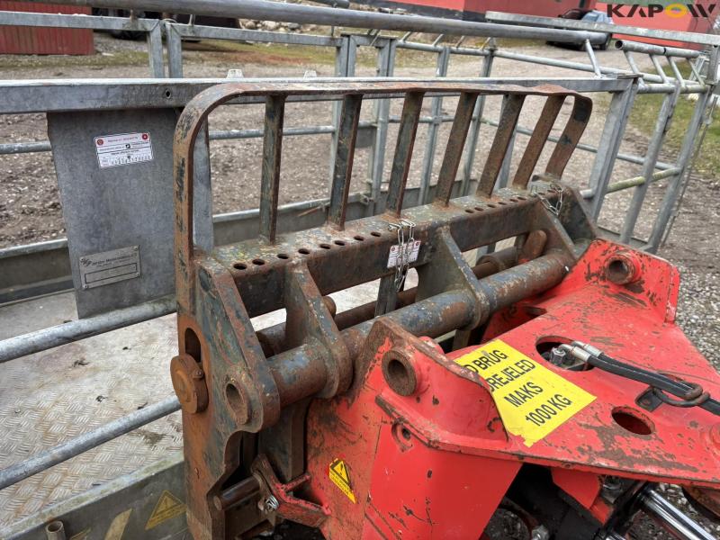 Scantruck swivel and crew basket 32