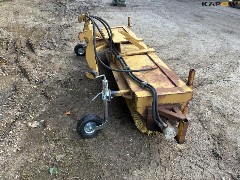 Scantruck hydraulic broom for Hydrema front hitch 4