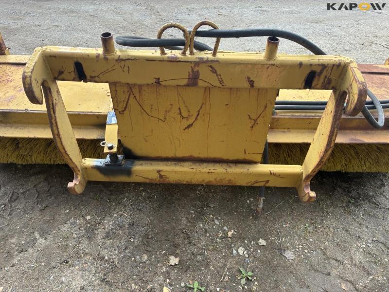 Scantruck hydraulic broom for Hydrema front hitch 20