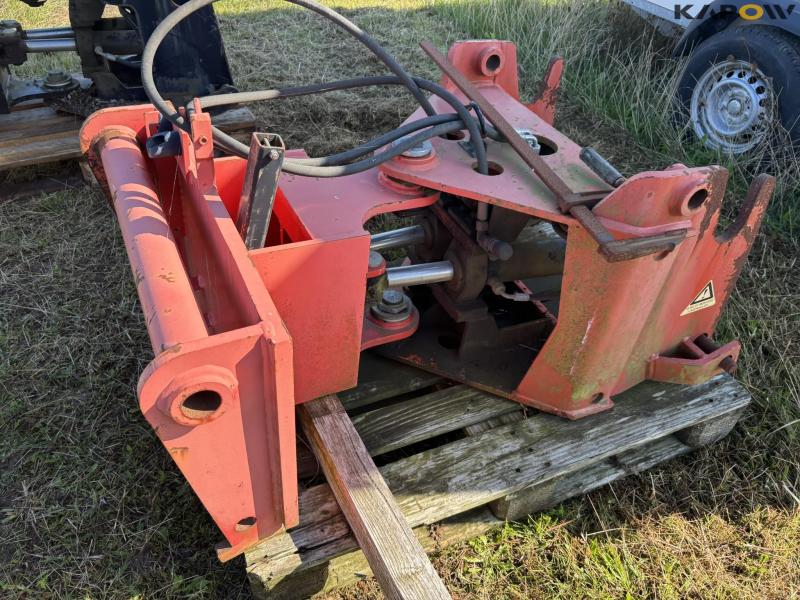 Scantruck crew basket and swivel joint 27