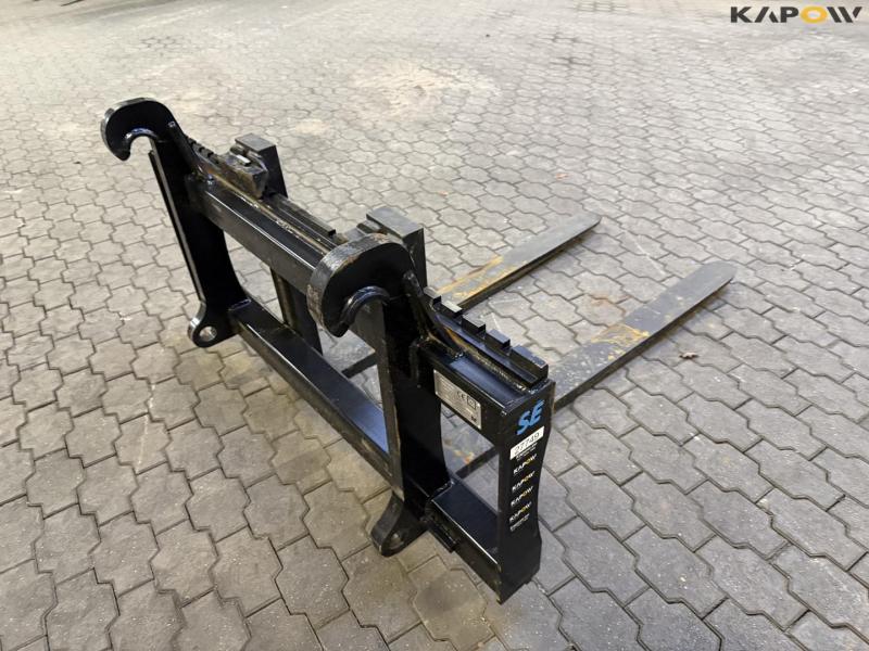 SE Pallet forks with Volvo Hitch 5