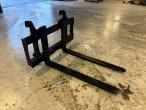 SE pallet forks with Volvo hitch 3