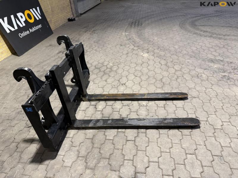 SE pallet forks with Volvo hitch 4