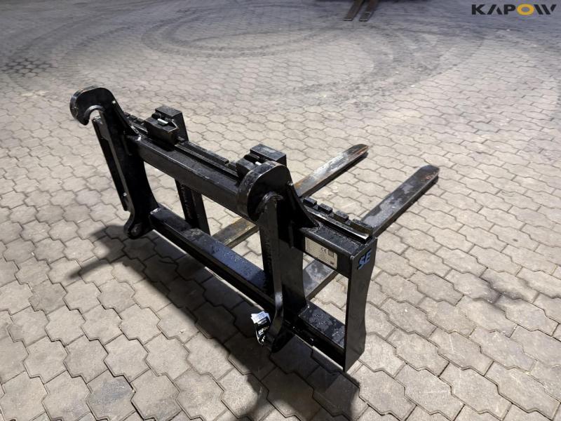 SE pallet forks with Volvo hitch 5