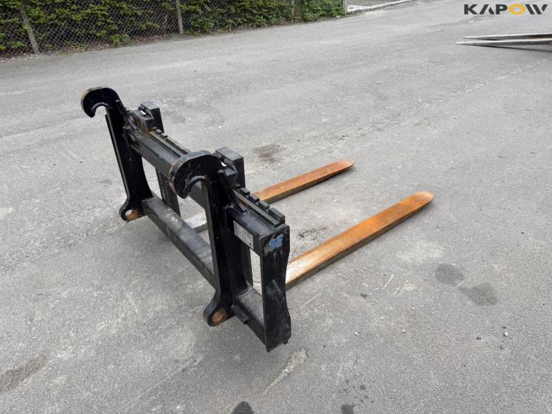 SE pallet forks with Volvo hitch 5