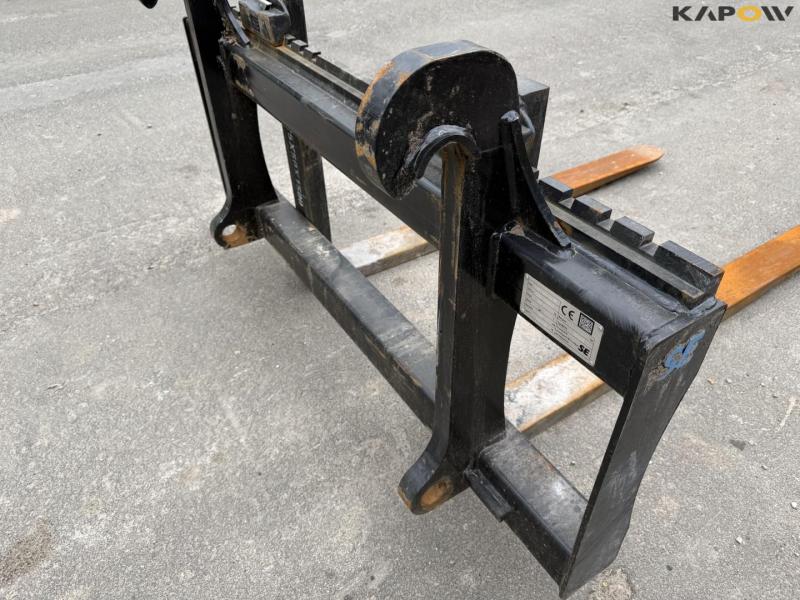 SE pallet forks with Volvo hitch 10
