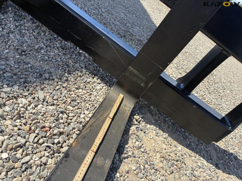 SE pallet forks with Volvo hitch 14