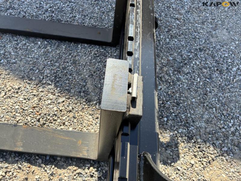 SE pallet forks with Volvo hitch 17