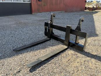 SE pallet forks with Volvo hitch