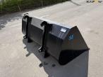 SE bucket with Volvo hitch 5
