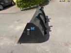 SE bucket with Volvo hitch 8
