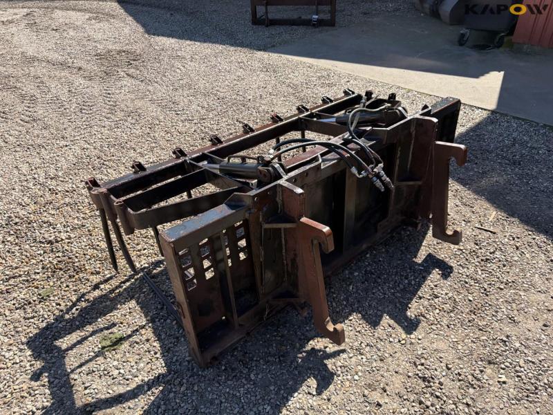 Silo claw with Hydrema hitch 7