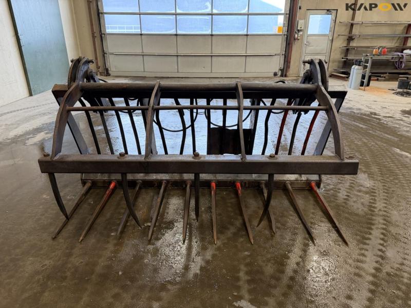 Silo grab with Volvo hitch 2