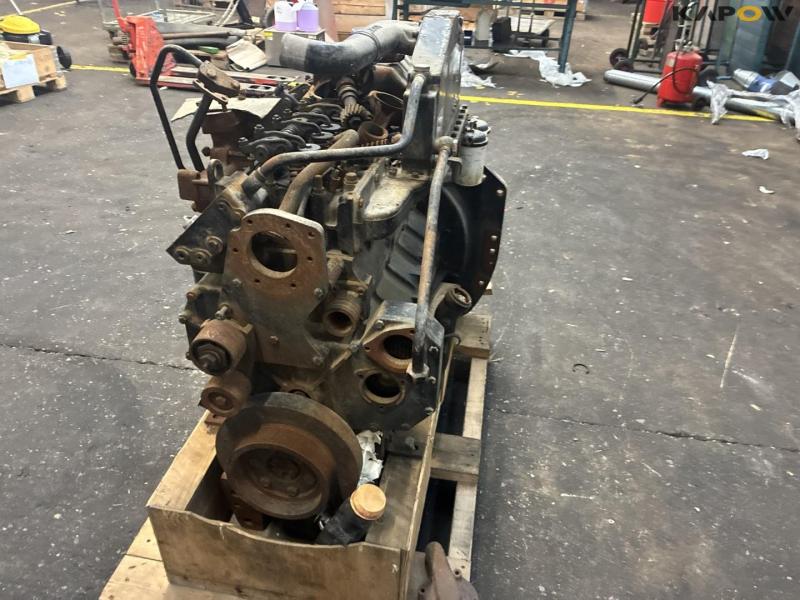 Sisu engine disassembled 6