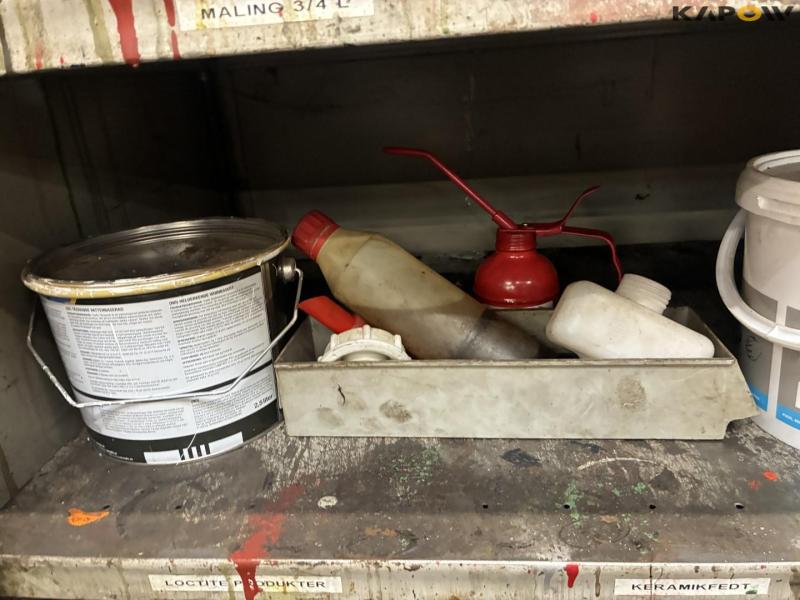 Cabinet with content 20