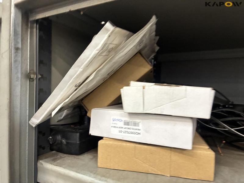 Cabinets with content 8