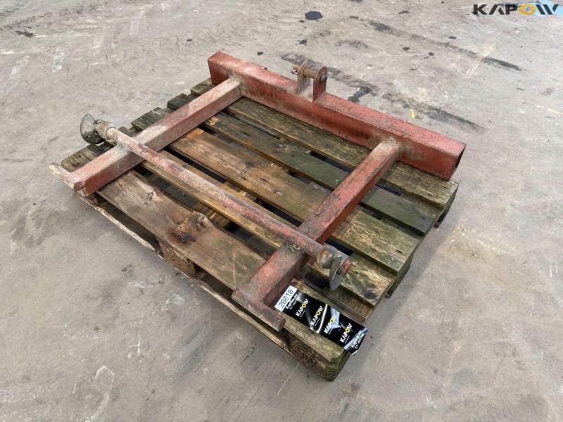 Cutting table suspension with three-point linkage 1