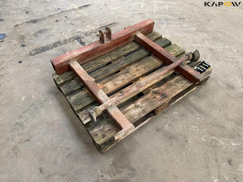 Cutting table suspension with three-point linkage 2