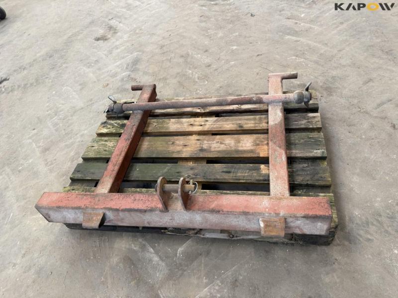 Cutting table suspension with three-point linkage 5