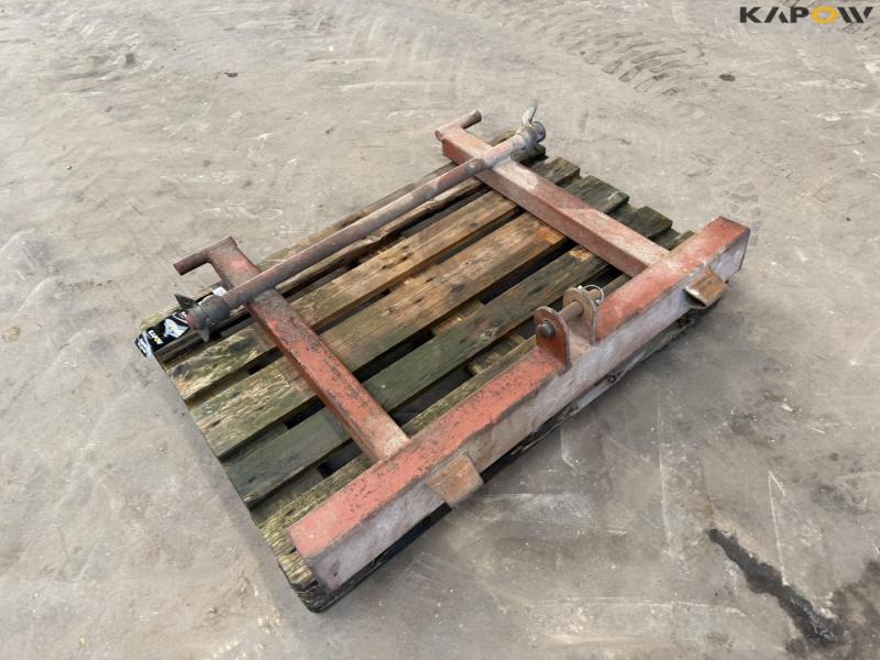 Cutting table suspension with three-point linkage 6