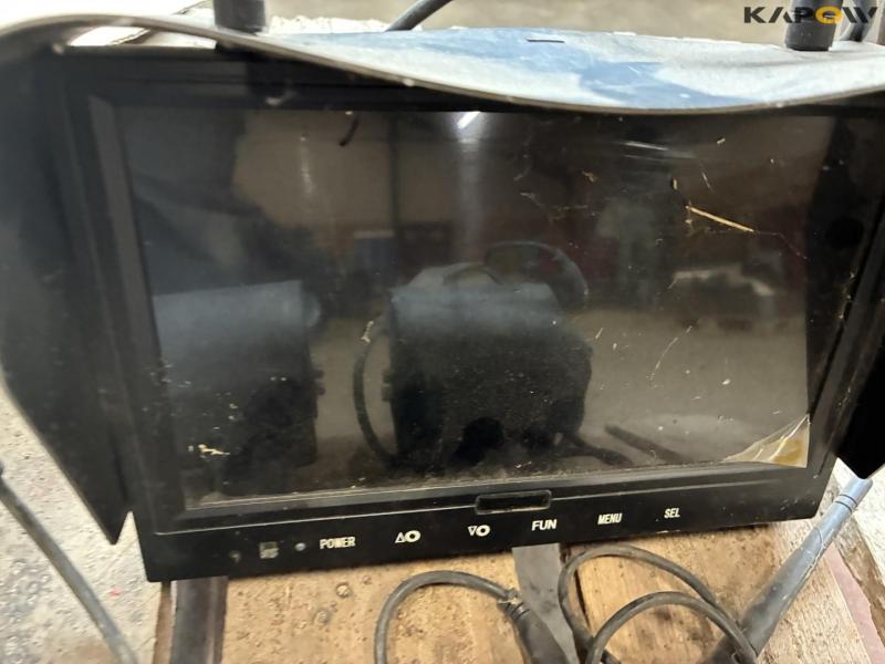 Screen with two cameras 6