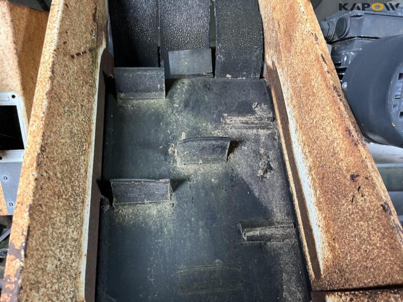 Shell conveyor belt for bagging 9