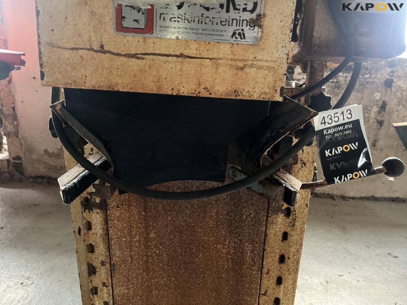 Shell conveyor belt for bagging 10