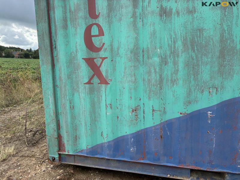 Shipping container - 20 feet 16