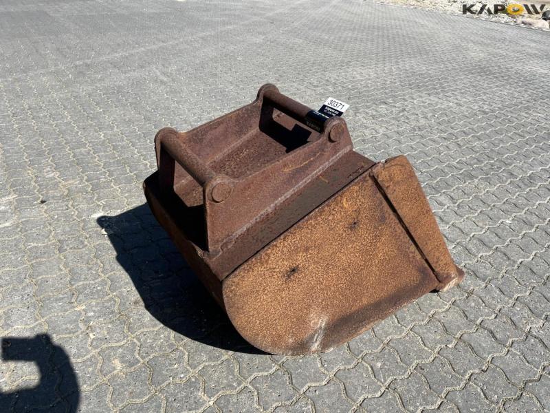 Excavator bucket 60 with Hydrema hitch 5