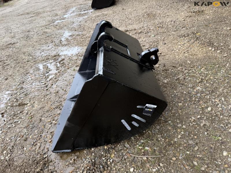 Bucket with Beco hitch 8