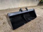 Bucket with Beco hitch 3
